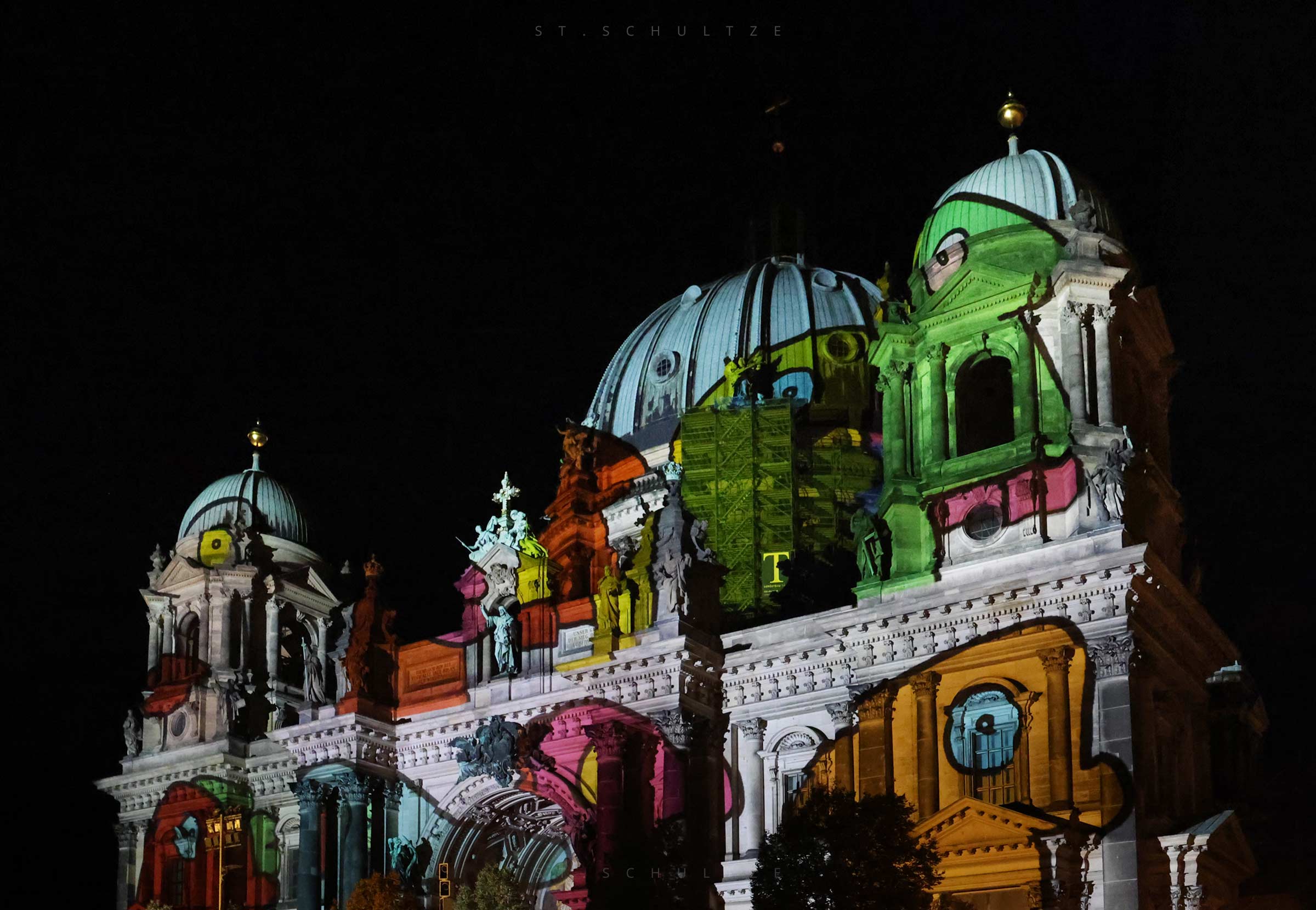 Berlin dome, Berliner Dom, doves, moewen, Architecture photography, sightseeing, Architektur, Photography by St.Schultze