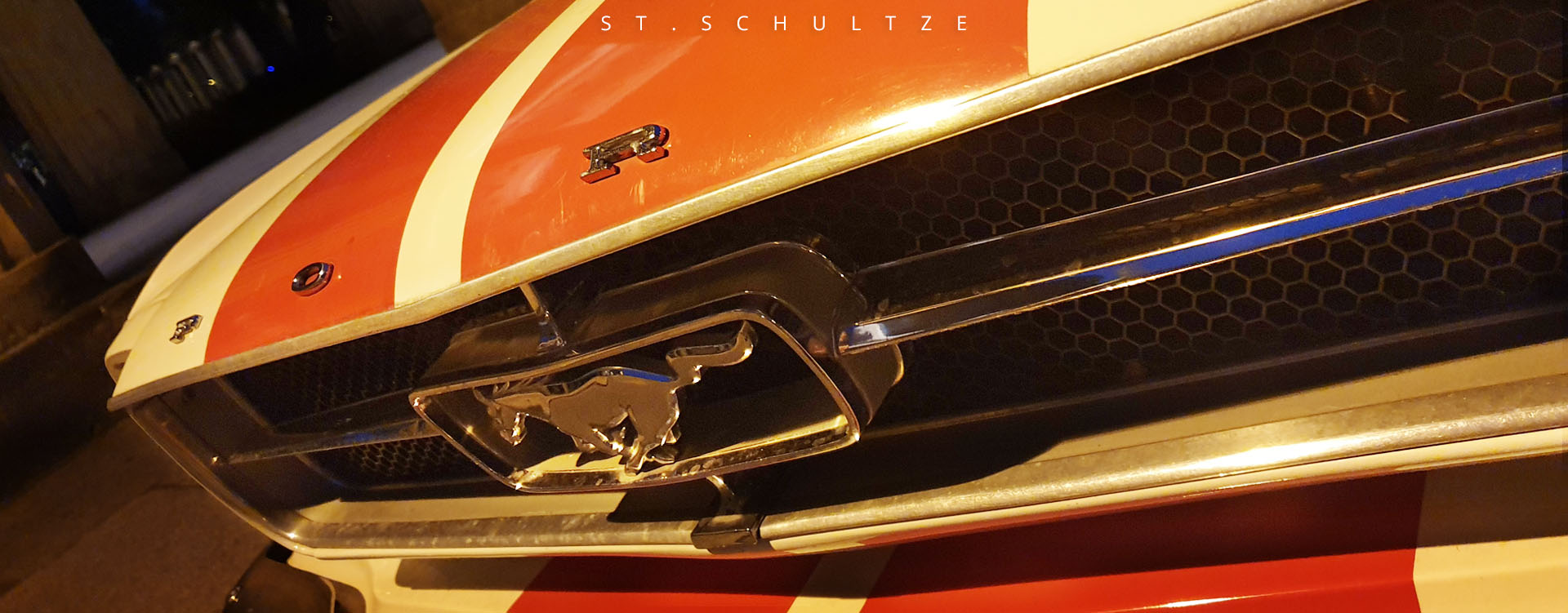 classiccar, mustang coupe, stang, mustang, mustang grill, sportscar, vintage vibes, vintage mobile, mobility, automotive, automotive Photography by St.Schultze, pferde, pferdeschmuck, pferde styling, animal photography, poetic photography