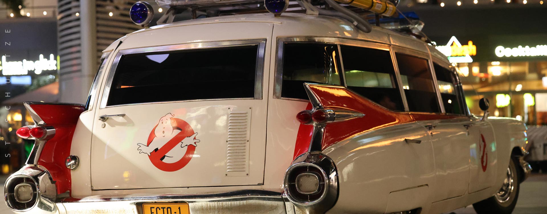 A moment next to the iconic Ghostbusters car known from the first movie. POS Marketing creating jobs at its best at a movie premiere. And smiling people anywhere. PHOTOGRAPHY by St.Schultze.
